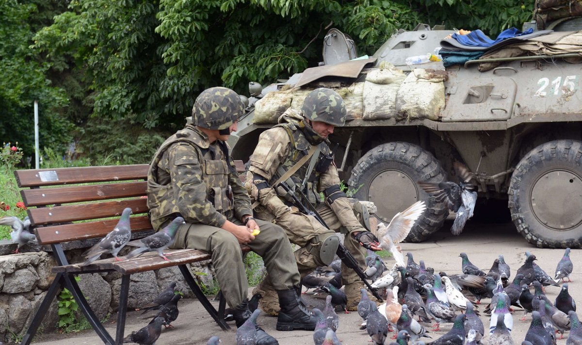 Украинские военнослужащие в Славянске. 8 июля 2014 года.