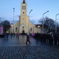 FOTO: Jassi Zahharovi ja Kõrsikute kontsert tekitas Jaani kiriku ette ennenägematult pika järjekorra