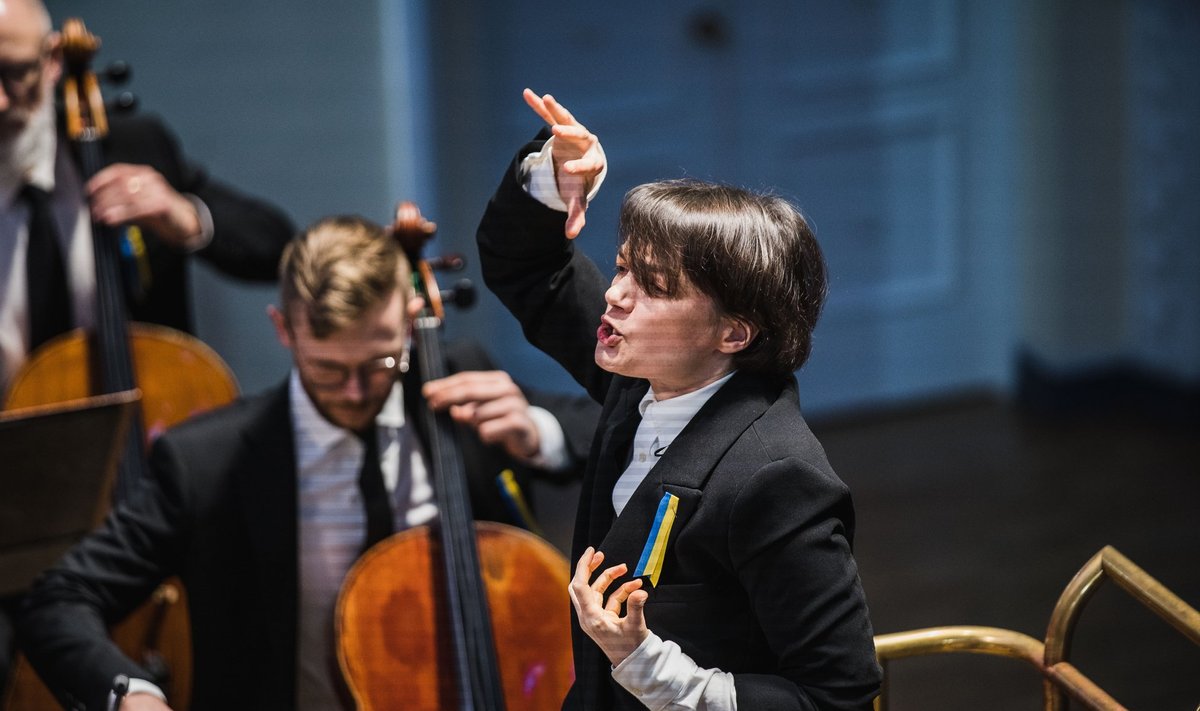ERSO kontsert Ukraina toetuseks. Dirigent Natalia Ponomartšuk