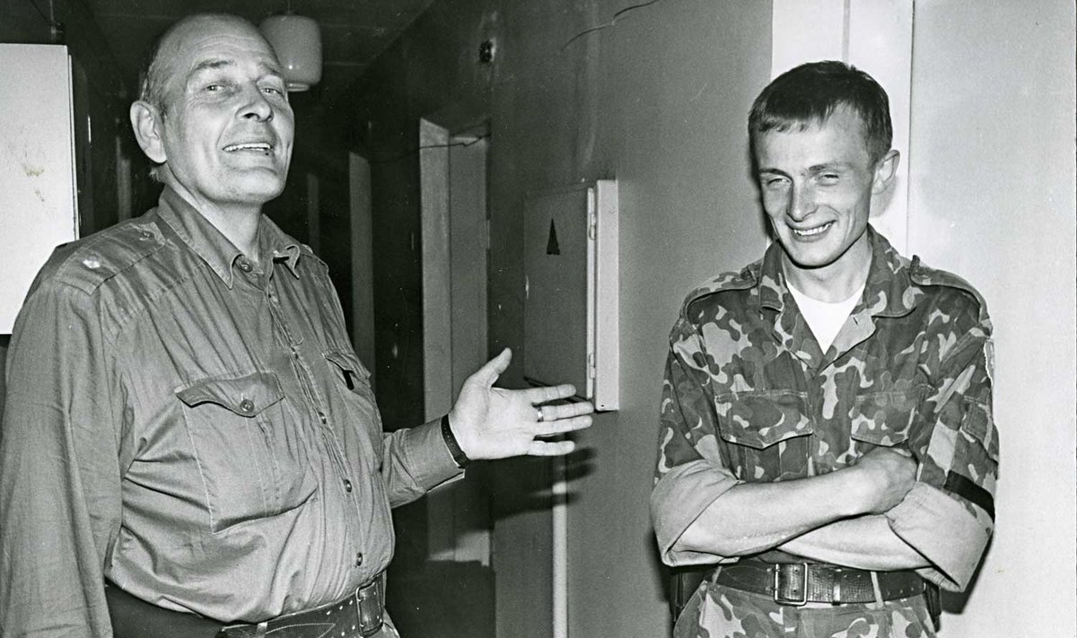 VANAD VÕITLUSKAASLASED: Jaak Mosin (vasakul) ja Asso Kommer jäägrite päevilt. "Istu keset küla maha; ega nad sul seal nälga surra ikka lase,” arvas Kommer. Ja no nii ma siis Tenerifele saabusin."