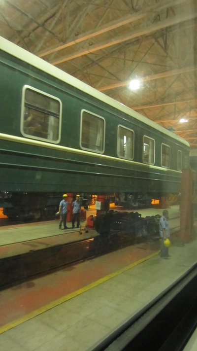 Mongooliast Hiina minekul vahetati rongil rattad ära, kuna Mongoolias ja Hiinas on erineva laiusega raudtee.