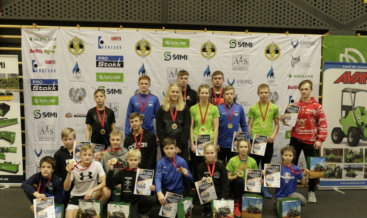 XI Maalehe maadlusturniiri medalivõitjad