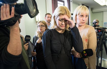 Viktoria häältelugemisel