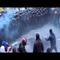 Ukraina meeleavaldajad kasutavad buldooserit politseinike vastu