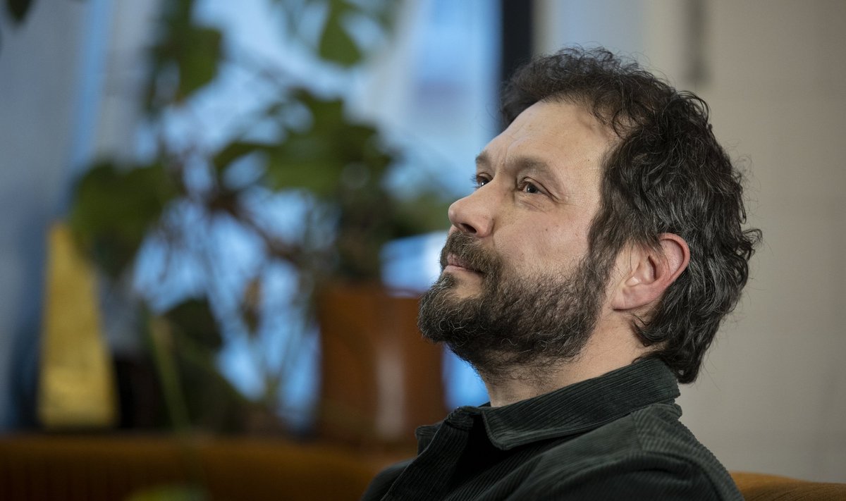„Volkonogovi“ esimene versioon oli Mart Tanieli sõnul päris vihane ja verine ning paistis kättemaksufilmina. Tema kui kaasstsenaristi soovitusel tehti film vähem vägivaldseks.