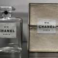 100 лет Chanel №5. Пять фактов о легендарном аромате
