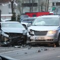 ФОТО и ВИДЕО | В Пирита столкнулись два автомобиля, водители устроили драку