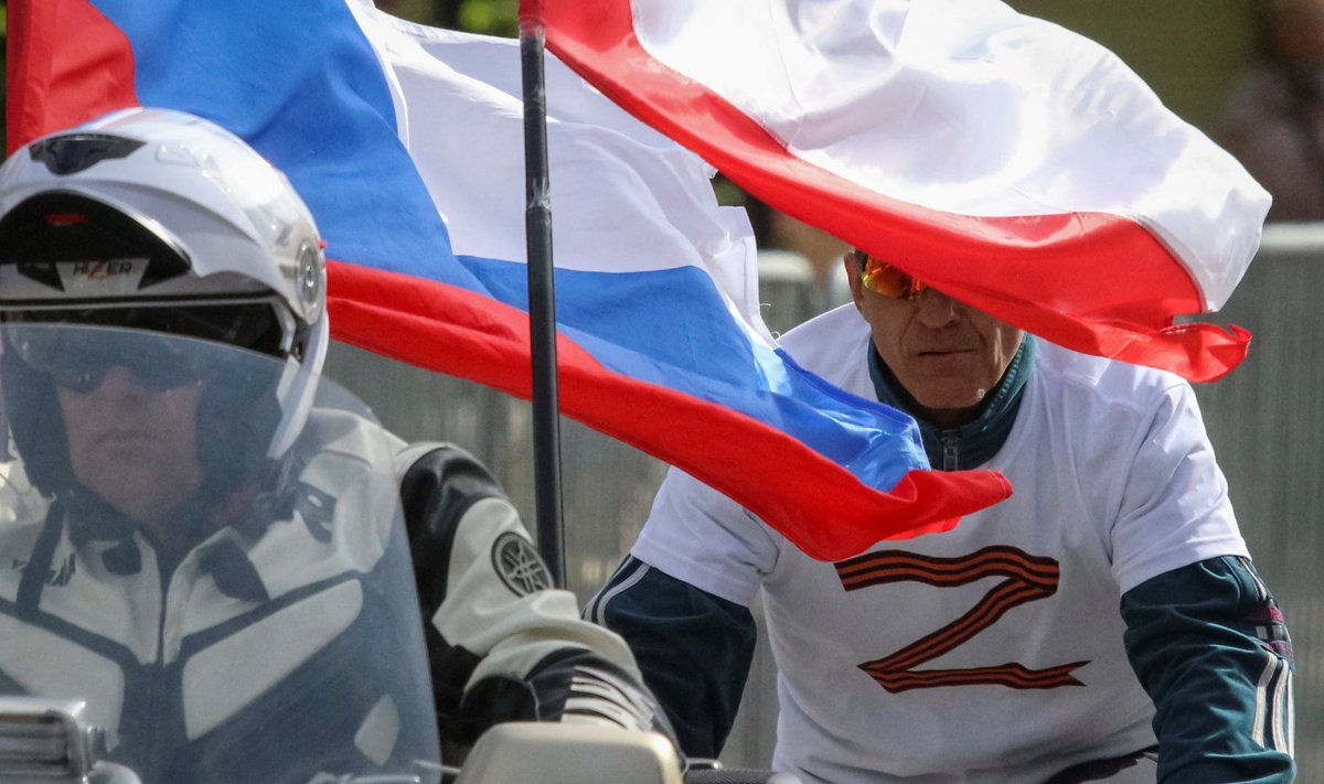 Z-sümbol venelase riietusel Krimmis