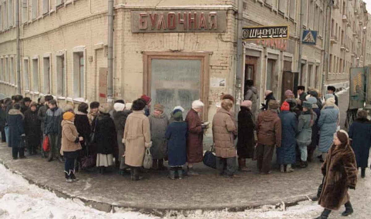 1990. aastate alguses olid järjekorrad Vene inimeste elu igapäevaseks osaks. 