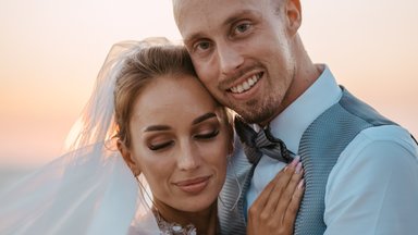 EKSKLUSIIV | Esmakohtumine, muinasjutuline kihlumine ja pulmapidu: Birgit ja Erik Karu avalikustasid oma armastuse loo