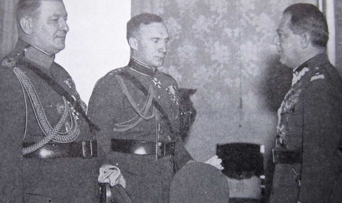 Luurešeff: Eesti sõjaväeluure ülem kolonel Richard Maasing (keskel) ja kindral Nikolai Reek (vasakul) külaskäigul Poolasse 1937. aastal.  (repro)