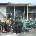 ФОТО и ВИДЕО | На Петербургском шоссе в Ласнамяэ горело здание завода