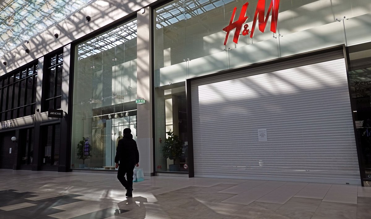 2. märtsil teatas H&M, et sulgeb ajutiselt oma poed Venemaal. Nüüd teatas firma, et antud oludes pole võimalik enam riigis tegutseda.