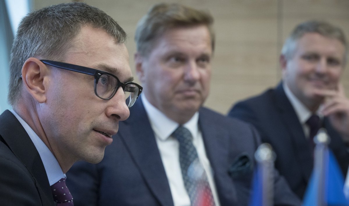 Infortar. Briifingul osalevad Eesti Gaasi juhatuse liige Margus Kaasik, Infortari juhatuse esimees Ain Hanschmidt ja Eesti Gaasi juhatuse esimees Ants Noot.