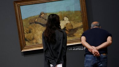 В венском музее криво развесили картины - с чем связана эта акция?