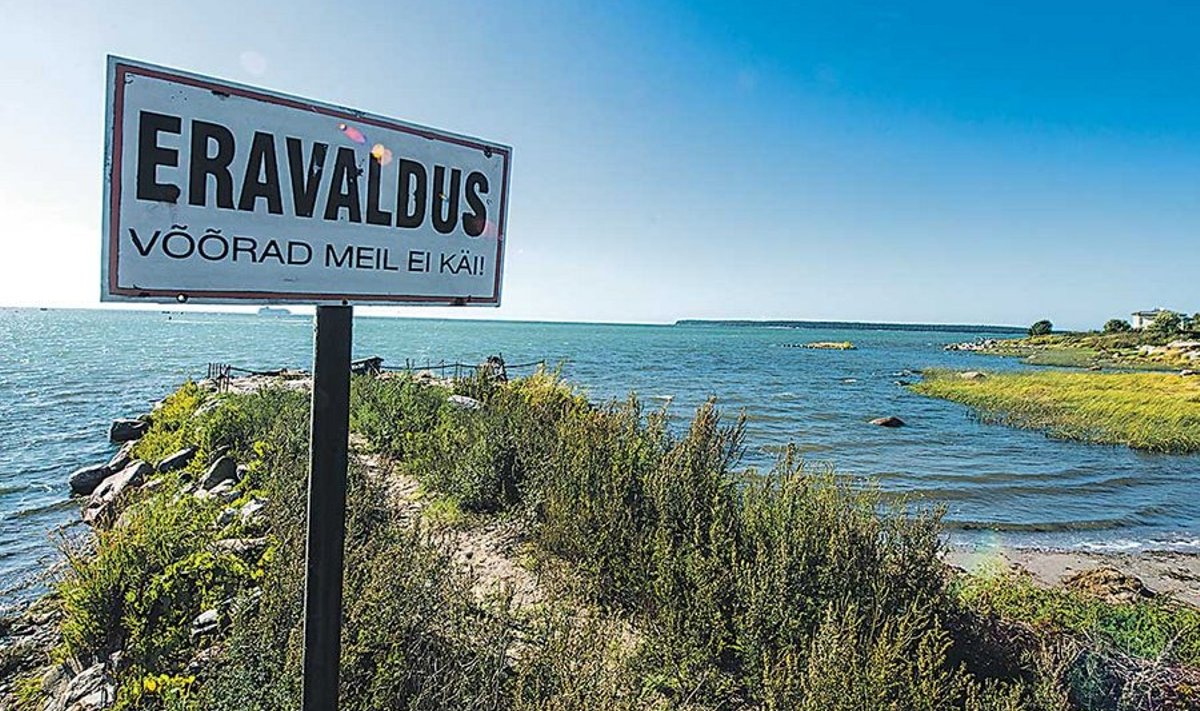 Eramaale viitavaid silte võib kohata nii metsades kui ka veekogude ääres. Selle Rohuneeme tee ääres asuva sildi puhul tuleks kindlaks teha, miks seaduses ette nähtud kallasrada ei ole avatuks jäetud.