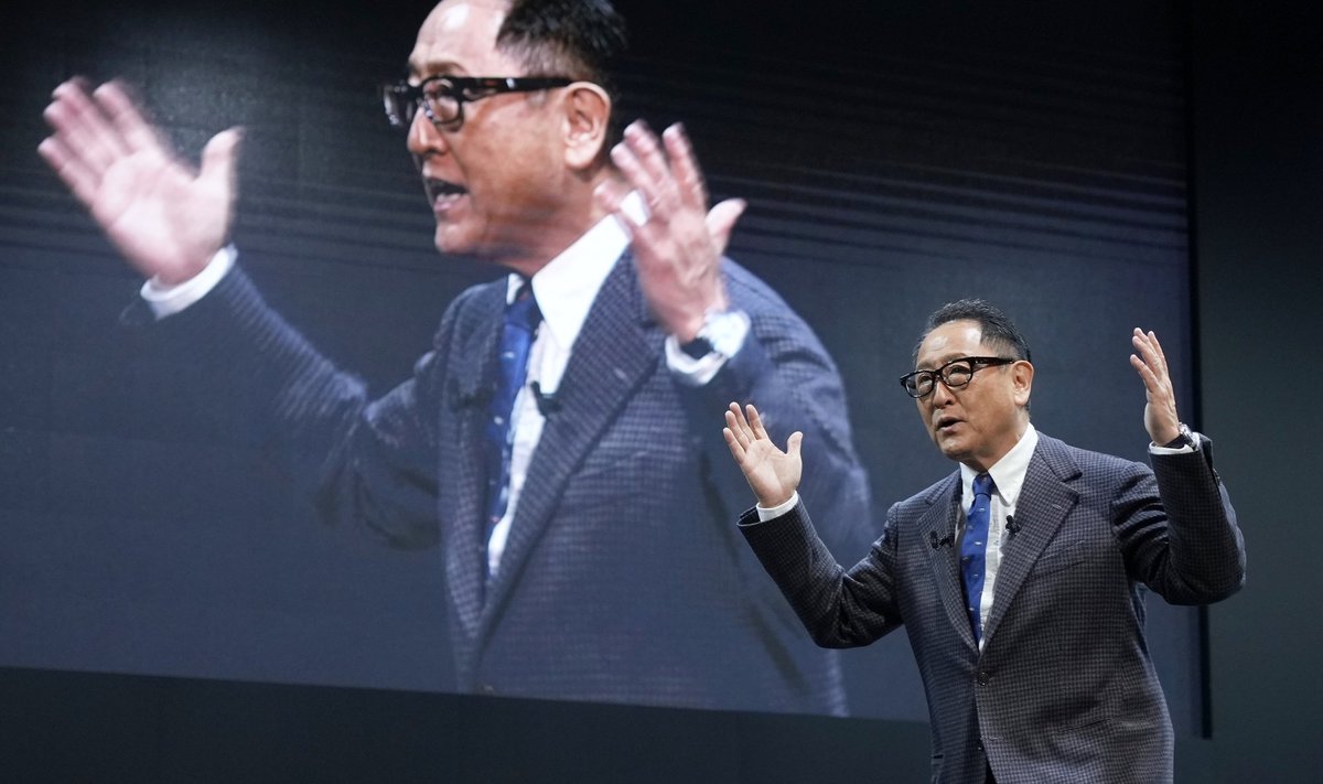 Toyota juht Akio Toyoda asub nõukogu esimehe kohale.