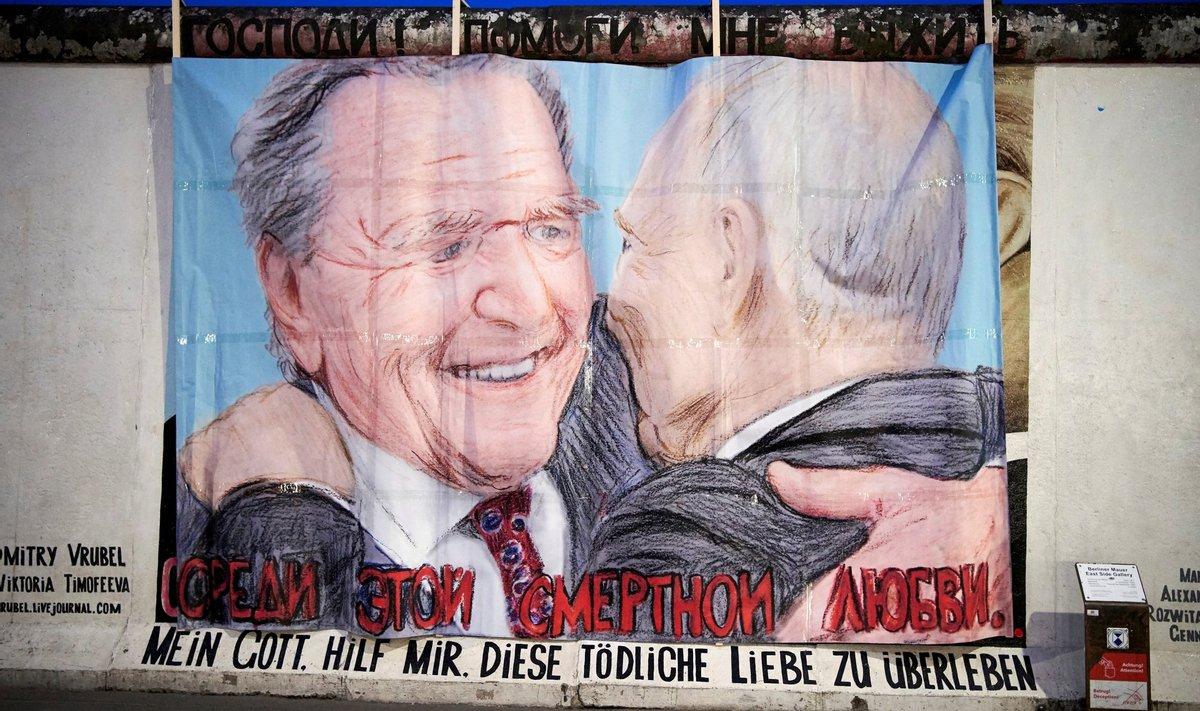 Шрёдер и Путин. Отсылка к знаменитому рисунку на Берлинской стене (Брежнев и Хонекер)