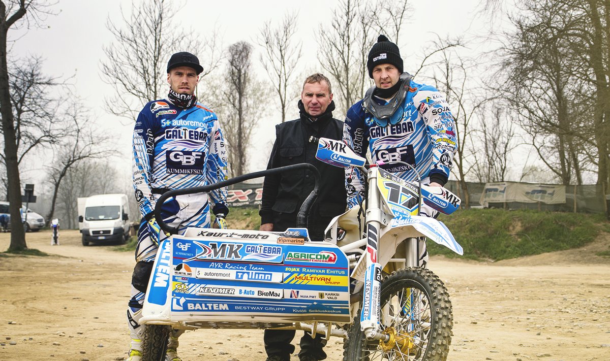 Maarek Miil (vasakult), Are Kaurit ja Kert Varik koos AYR-KTM 2017 külgvankriga