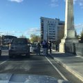 FOTOD | Tartus Võidu sillal on autoõnnetuse tõttu liiklus häiritud