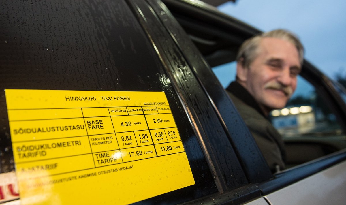 Lembit Poolaku takso aknal ilutsev silt ütleb, et sohver otsustab, kas teha sõitjale soodushinda või mitte.