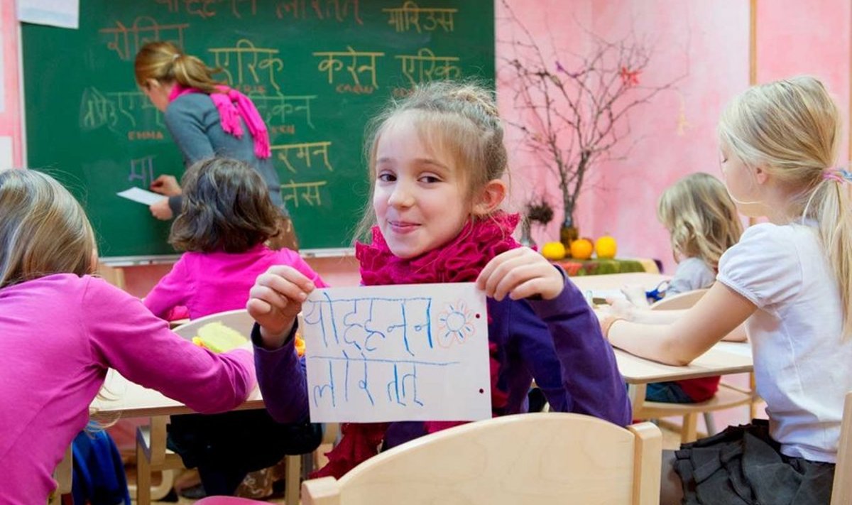 Arva, mis mu nimi on: Rakvere Vanalinna kooli teise klassi tüdruk Johhanna Loret õppis äsja oma nime sanskriti keeles kirjutama.