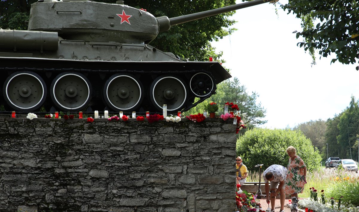 MINEK! | Narva tank kaua sellel müüril enam ei seisa.