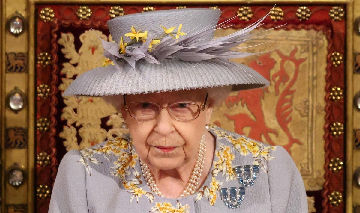 "The Crownis" kujutatakse ka kuninganna Elizabeth II