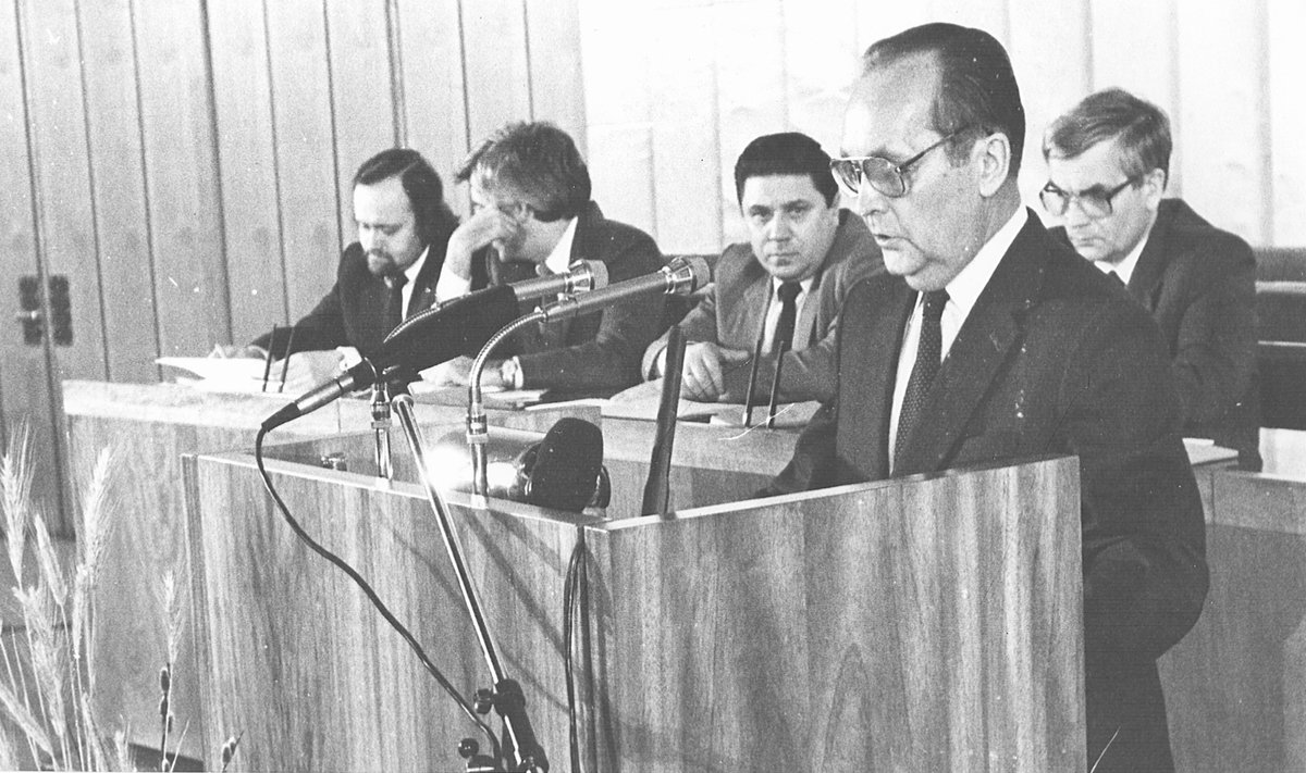 Vaino Väljas Ülemnõukogus 1988. a detsembris