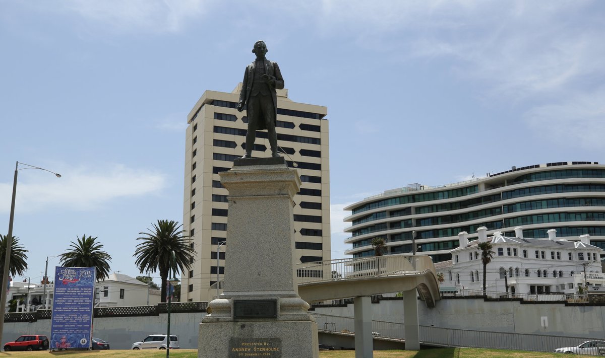 James Cook'i monument St. Kilda ranna lähedal.