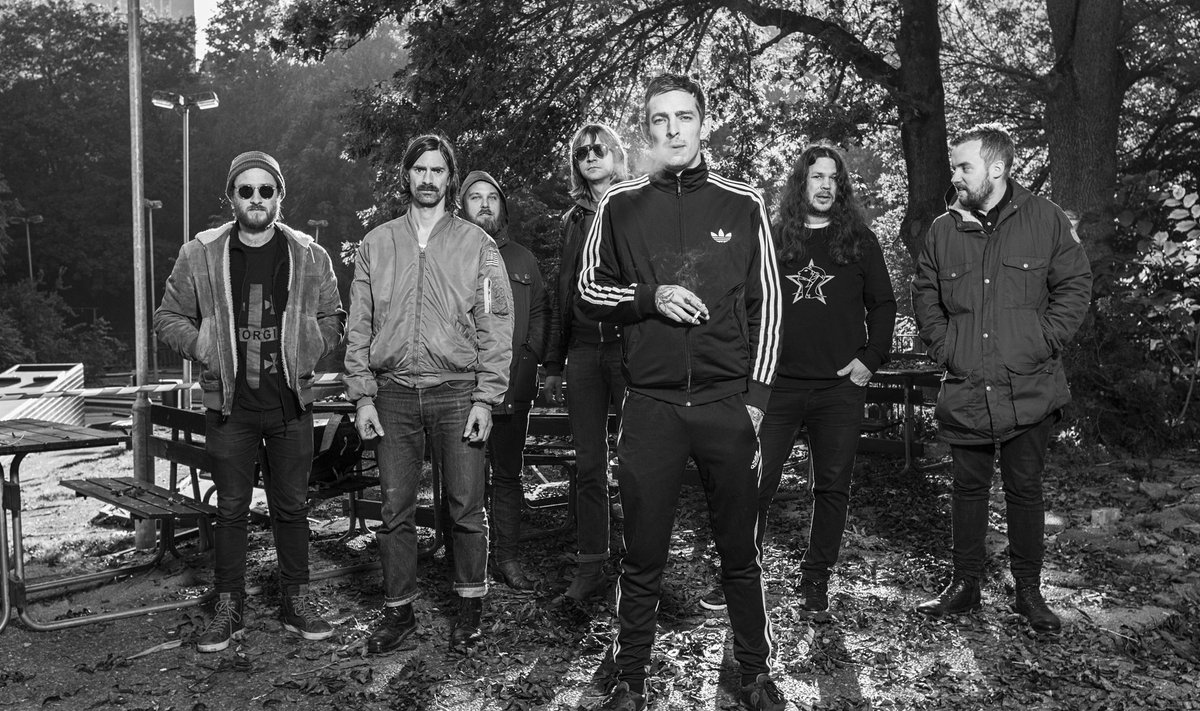 VIAGRA POISID: (vasakult paremale) Rasmus (bändist lahkunud), Konie (mängib süntesaatorit), Benke (bassist), Martin (vaid laividel kaasategev tüüp), Sebastian (laulja), Benjamin (kitarrist) and Tor (trummar).