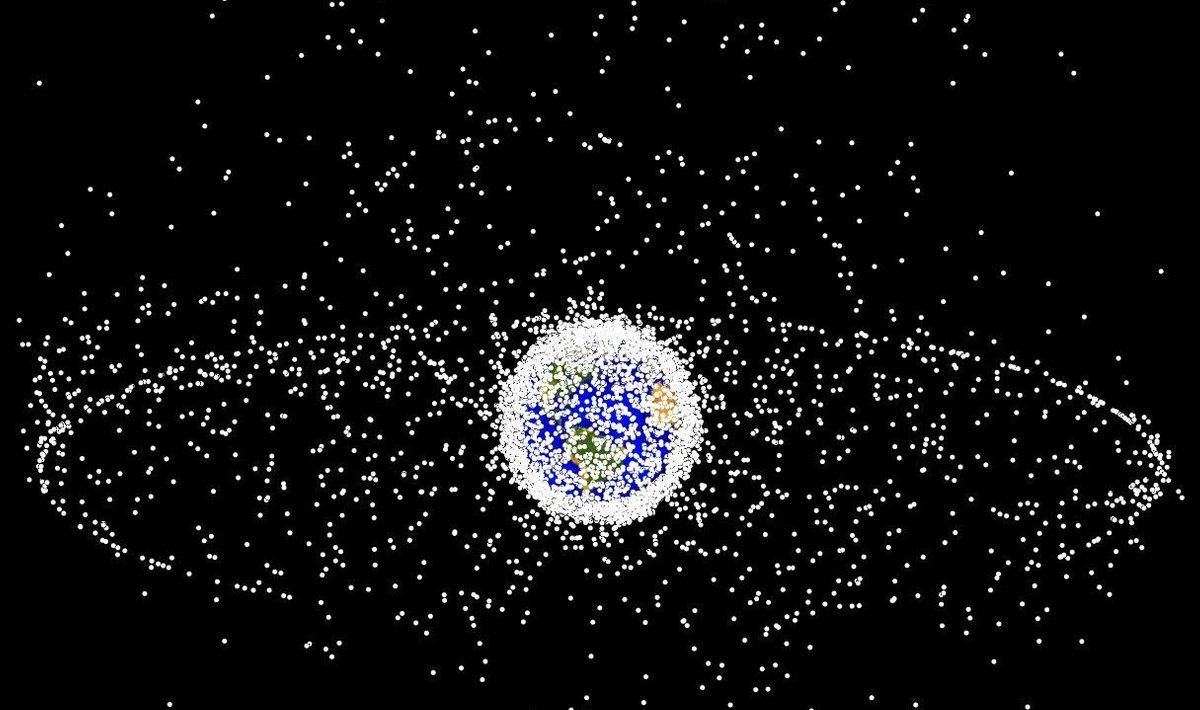 Kunstiline nägemus Maad ümbritsevast jälgitavatest objektidest, millest 95% on orbitaalprügi ehk kasutuselt võetud satellidid (pilt: NASA / CC BY-SA 4.0 / Wikimedia Commons)