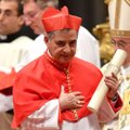 Kiriku rahaga sahkerdanud kardinal sai paavst Franciscuselt sule sappa