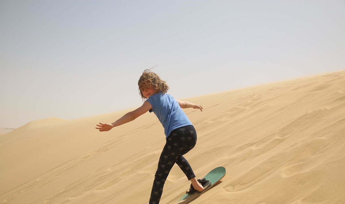 Kaduv lõbu? Liivalaua-sõit Egiptuse kõrbes (Wikimedia Commons / Collinsalex2)