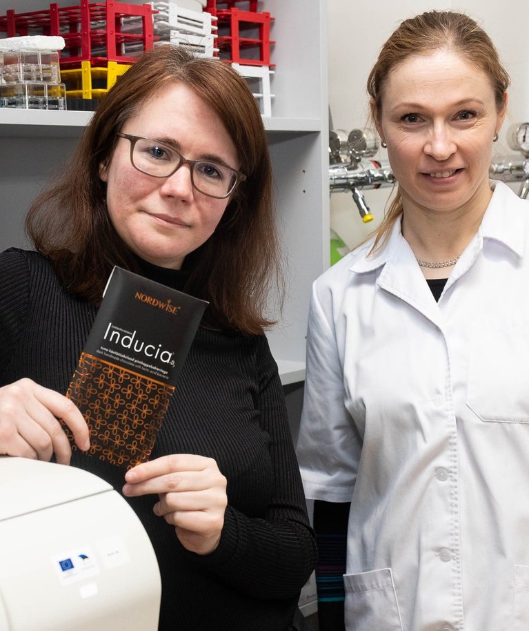 BioCC teadlased Liis Lutter ja Kersti Ehrlich-Peets sõid mitu nädalat šokolaadi, et Inducia šokolaadi jaoks ideaalne maitsekooslus välja töötada.