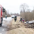 Päev liikluses: Läänemaal sai kahe auto kokkupõrkes viga 2 inimest, Saaremaal kaotas joobes juht auto üle kontrolli, sõitis teelt välja ja rullus üle katuse