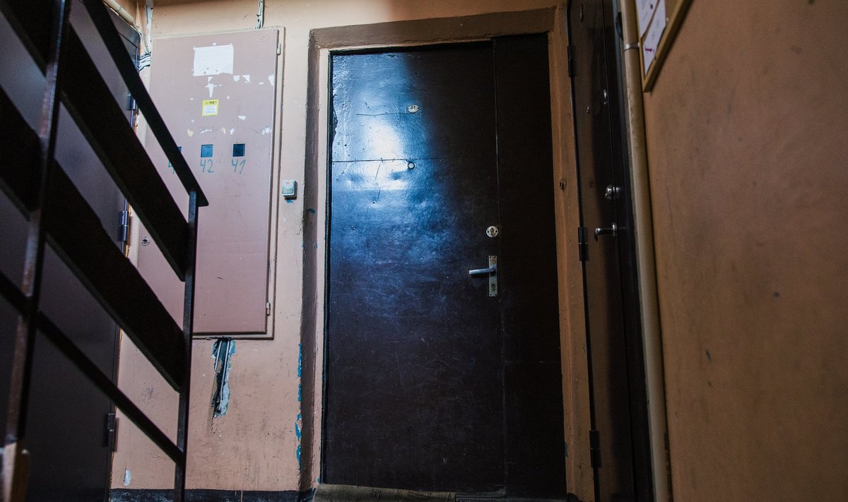 Selle ukse taga on Sergei korter, kus sõber raevuhoos ta eluküünla kustutas.