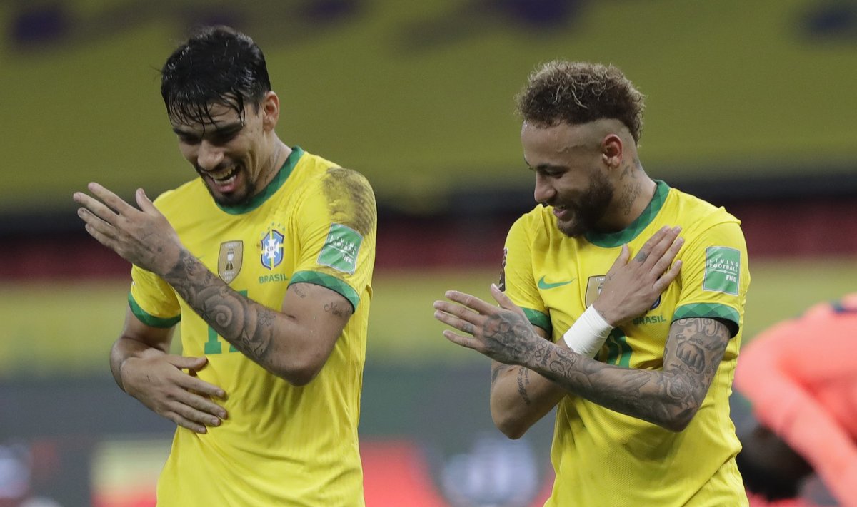 Lucas Paqueta ja Neymar väravat tähistamas.