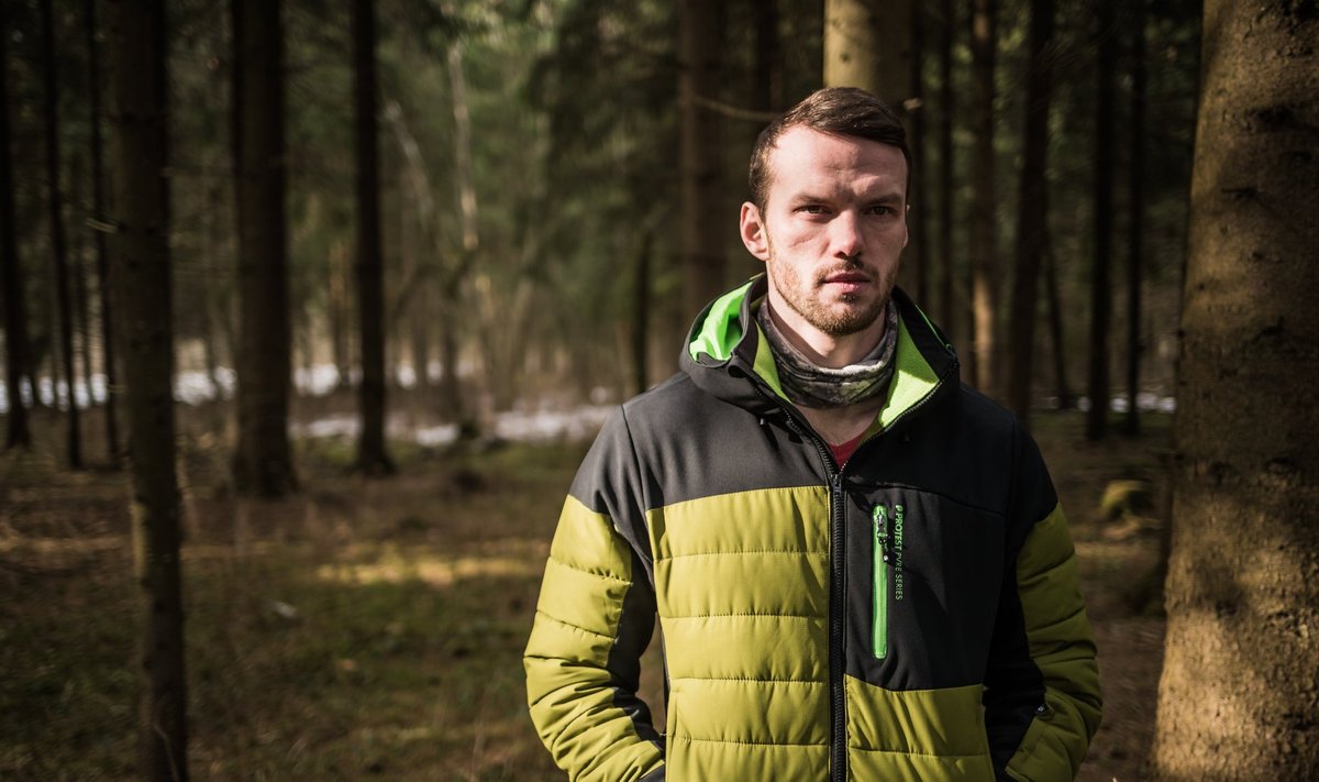 „Skandinaavia vaikust” ei saanud ühe jutiga filmida, räägib Reimo Sagor. „Esimesel võttepäeval sadas maha lumi, mis pärast pooli võtteid sulas. Nii lükkus edasine filmimine järgmisse talve.”