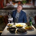 Koer ja suur lihasõber Riho Terras arvustavad vegan jõulusööke: „Üllatavalt liha moodi! Täitsa nagu liha!“