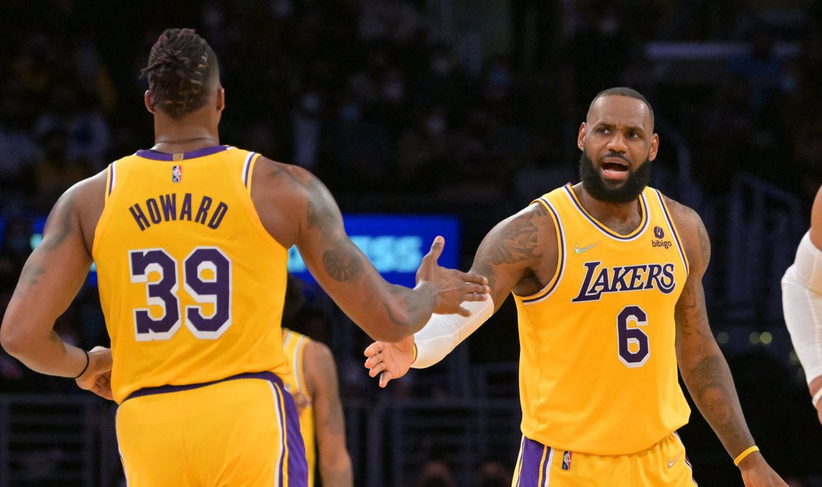 Lakersi mängijad Dwight Howard ja LeBron James.