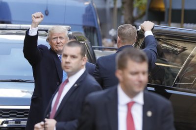 Donald Trump Delfi fotograafile lehvitamas, 2016.