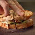 KIIRE HOMMIKUSÖÖGI SOOVITUS: Imeline veisefilee võileib tomatimoosiga