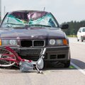 Päev liikluses: naisele otsa sõitnud autojuht põgenes sündmuskohalt, Tartus sai viga autoga kokku põrganud jalgrattur