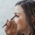 "Я украшаю людей и помогаю повысить самооценку": таллиннский визажист о трендах и ошибках в макияже