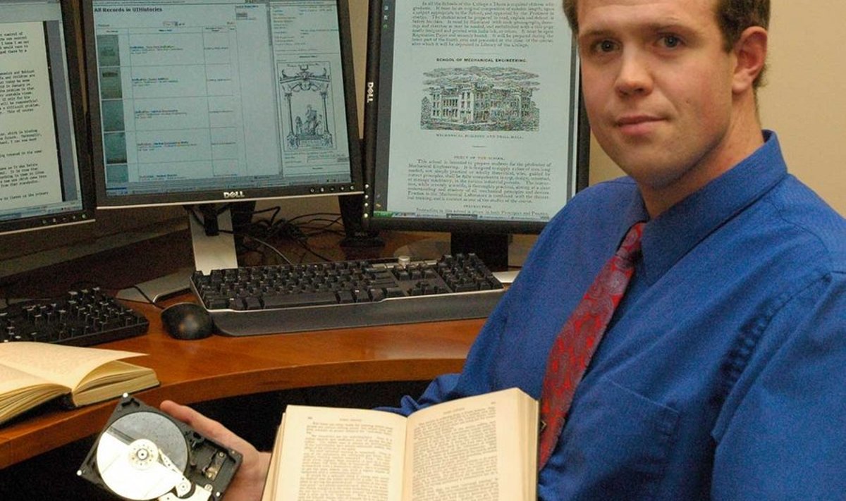 Infokaevur: Kalev Leetaru töölaual on kõik vajalik, et sukelduda digitaalse informatsiooni ookeani. (erakogu)