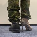 Eesti eest surmani! Edukas advokaat viskas kontsakingad nurka ja tõmbas jalga sõdurisaapad 