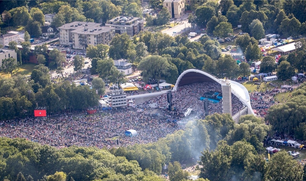 XXVII laulupidu „Minu arm” tõi viimasel päeval Tallinna lauluväljakule pea 100 000 inimest. Laulu- ja tantsupeol saavadki alati kokku väga erineva maailmanägemisega inimesed.