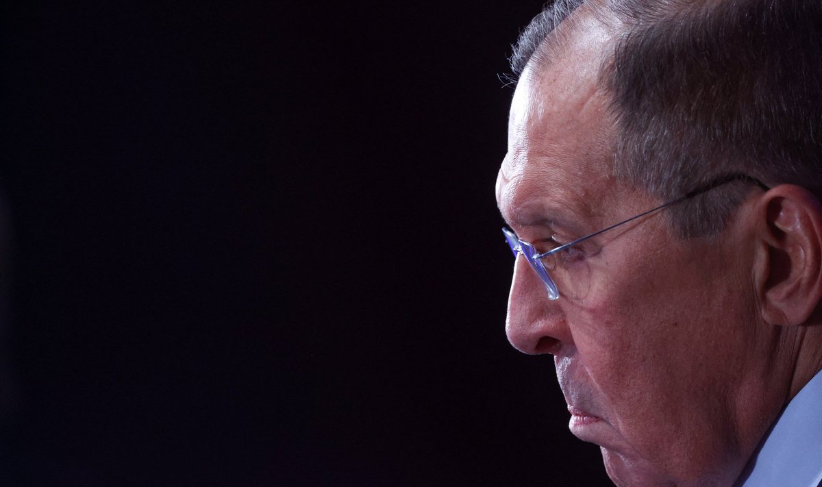 SABA JALGE VAHEL: Paar kuud tagasi rääkis Venemaa välisminister Sergei Lavrov, et läbirääkimistel pole mingit mõtet. Venemaa tahtis vallutada Ukrainat. Pärast Ukraina edukat pealetungi ütles muutunud hoiakuga Lavrov: „Me ei ole läbirääkimiste vastu, me ei keeldu sellest.“