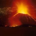 ФОТО | В Конго извергается вулкан Ньирагонго. Тысячи людей спасаются бегством